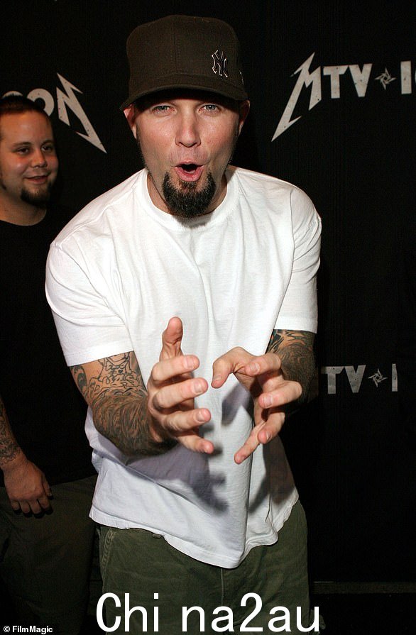 冲突陈述:与 Robson 分手后,Limp Bizkit 主唱 Fred Durst(摄于 2003 年)声称他与布兰妮约会过,尽管布兰妮否认他们曾经有过恋爱关系;见于 2019 年