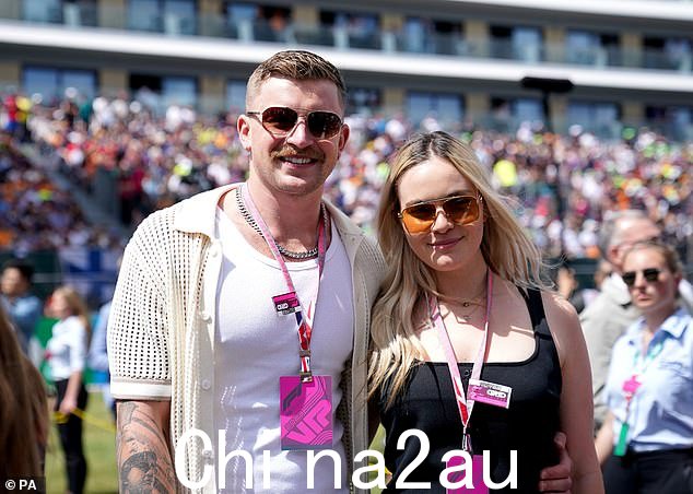 Loved-up: Holly 最近与男友 Adam Peaty 公开恋情,自从