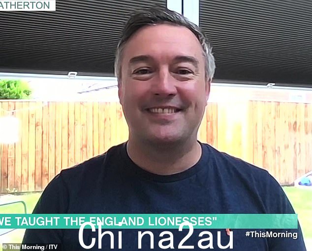Simon Rigby(如图)是艾拉在泰德斯利 Fred Longworth 高中的体育老师,今天在周日对阵西班牙的母狮队关键比赛前与《This Morning》聊天