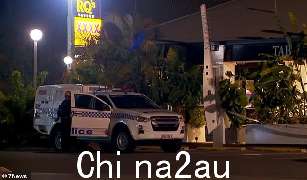 周四,在涉嫌打斗后,警察在酒吧里。麦克帕登先生是一名常客
