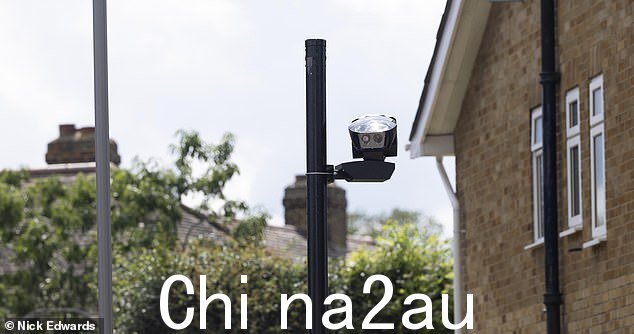 居住在 Headley Close 的人们每次进入街道回家时都会面临的图片