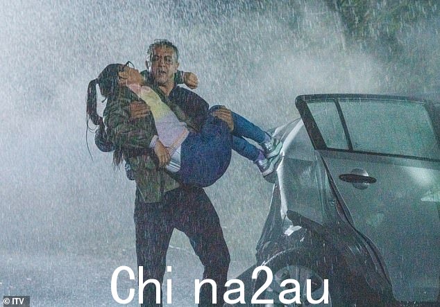 重磅炸弹:三年后,在科里鹅卵石路上,Dev Alahan 与他的双胞胎 Aadi 和 Asha 卷入了一场可怕的车祸,只来得及救一个
