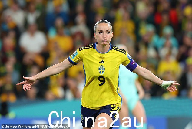 科索瓦雷·阿斯拉尼 (Kosovar Asllani) 在中场休息后又补了一个球,她在禁区外完成了一次漂亮的团队动作