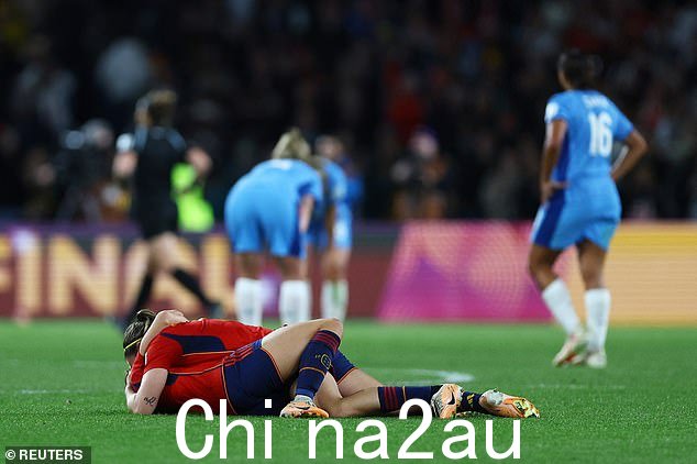 西班牙球员以 1-0 战胜英格兰夺得世界杯冠军后庆祝
