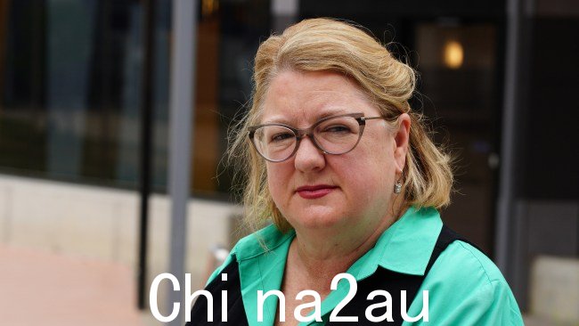 维多利亚州教育部长娜塔莉·哈钦斯 (Natalie Hutchins) 取消了客座教师职位的削减。图片:NCA NewsWire / Luis Ascui
