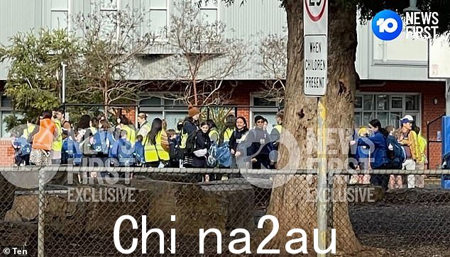 周二,数十名东阿德莱德学校学生因炸弹威胁而被疏散