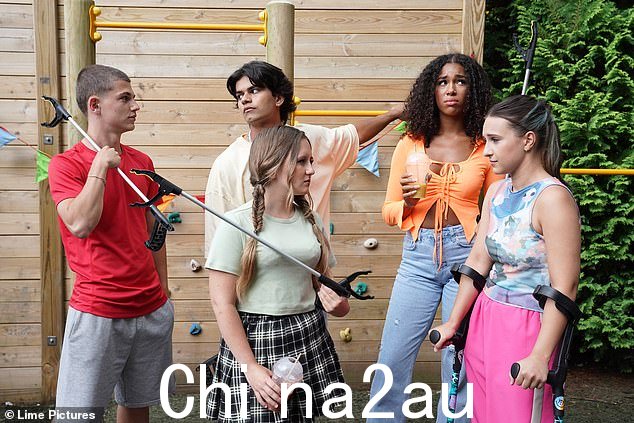 天哪!托尼的迪伊伯爵奖冒险活动适得其反,一名神秘小偷开始偷走青少年的手机,他们的身份是否会被揭露还有待观察