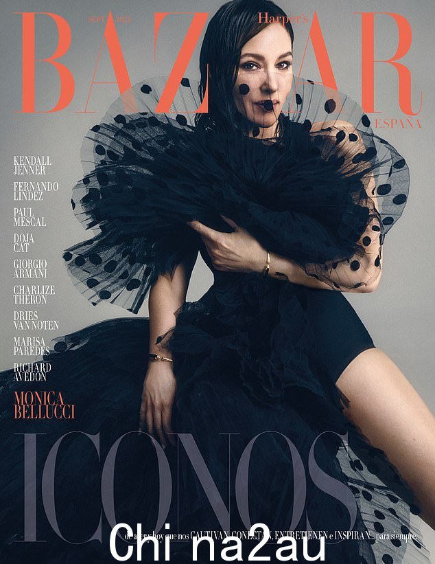 华丽:这位 58 岁的意大利女演员首次登上《Harper's Bazaar》西班牙版,通过一系列耸人听闻的照片展示了她的模特资历