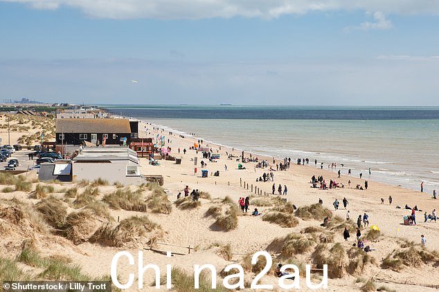 今年夏天,罗瑟区议会开始对在 Camber Sands Central 停车的游客收取 30 英镑的固定费用