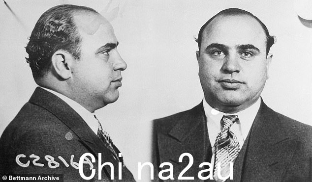 1931 年,阿尔·卡彭因藐视法庭罪在芝加哥受审,后来在库克县监狱被判处六个月监禁