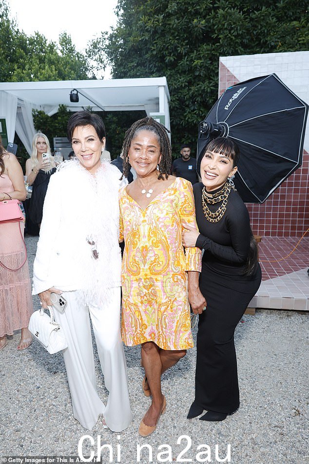 Doria Ragland、Kris Jenner 和 Kim Kardashian 昨晚在洛杉矶举办的一场炫目的慈善活动中摆出了一场风暴