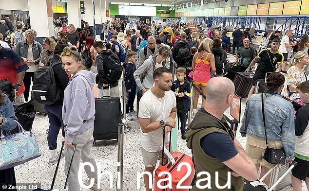 英国空中交通管制系统严重中断后,曼彻斯特机场开始出现排队现象