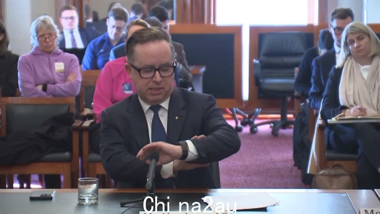 离港澳洲航空首席艾伦·乔伊斯 (Alan Joyce) 受到激烈的参议院委员会的拷问” fetchpriority=