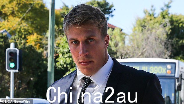 Jesse Marschke(图为法庭外)在承认袭击其妹妹前男友的罪名后避免被定罪