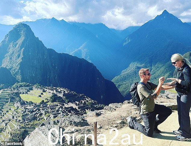 他在秘鲁壮观的马丘比丘纪念碑向未婚妻伊丽莎白·古德森求婚后不到两个月就去世了