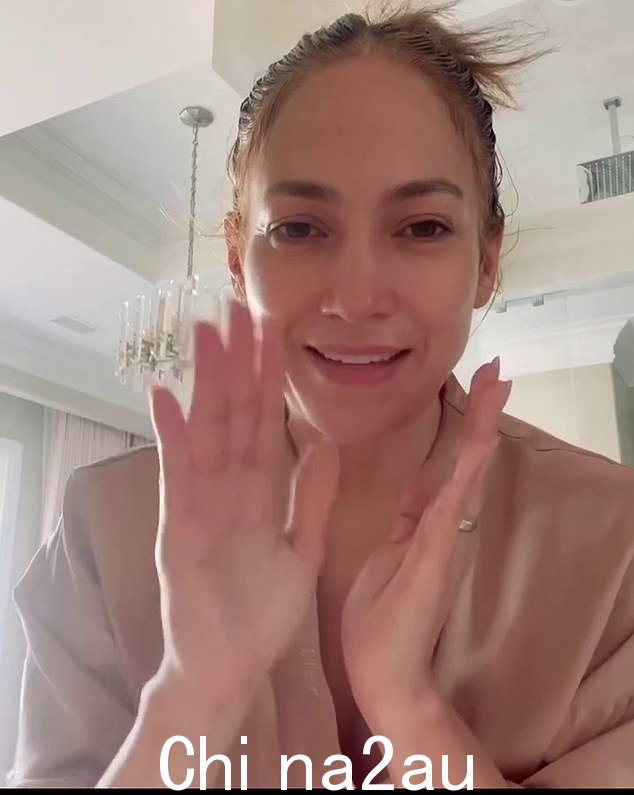 无滤镜:JLo 最近在 Instagram 上分享了一张照片,并告诉粉丝她没有滤镜