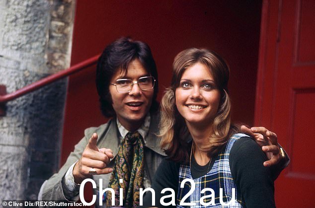 关闭:Cliff 和 Olivia 有着长期的友谊,他和他的经理为帮助 Olivia 发展她的事业做了很多工作,邀请她出现在他 70 年代的第一部 BBC 电视剧中(摄于 1971 年)