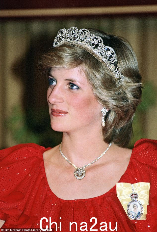26 年前的今天,36 岁的戴安娜王妃突然悲惨离世,震惊了世界,直到现在,她的去世仍深深地留在了整个国家的记忆中