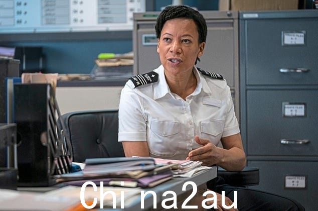 Nina Sosanya 在第 4 频道的《螺丝》中饰演 Leigh Henry,第二季回归
