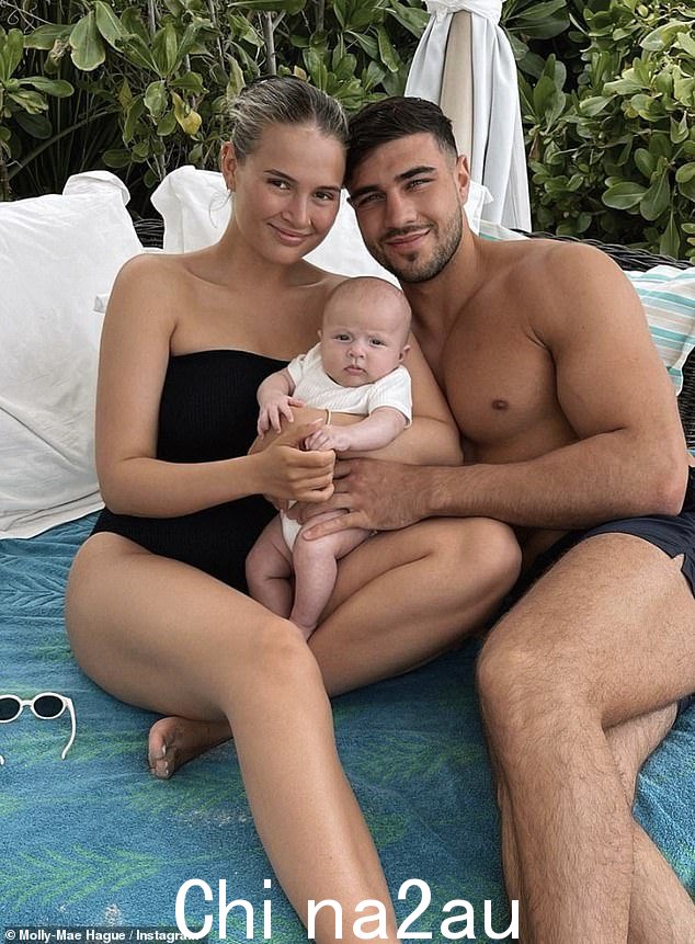 家庭:24 岁的前爱情岛明星与同为 24 岁的未婚夫汤米·弗瑞 (Tommy Fury) 七个月前迎来了她的第一个孩子