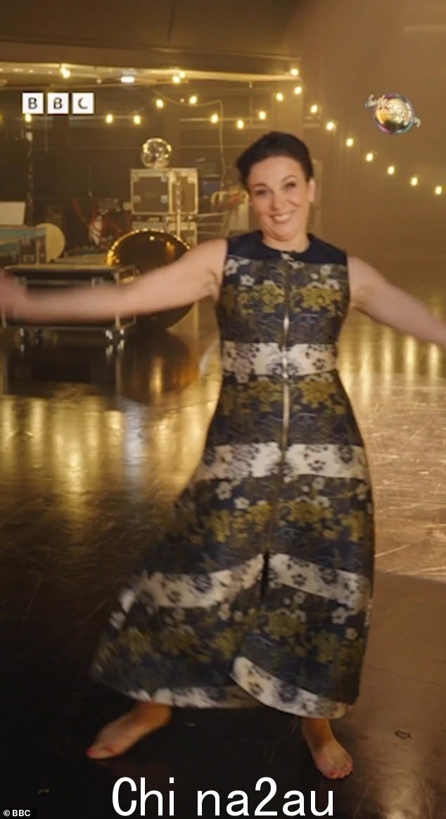 游戏面孔:Amanda Abbington,49 岁,踢掉鞋子,全力以赴