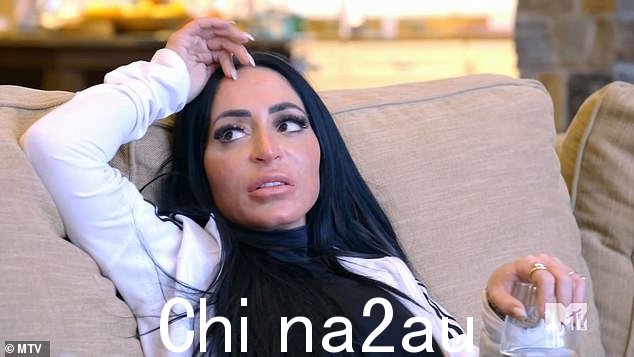 那张纸条:安吉丽娜·皮瓦尼克 (Angelina Pivarnick) 提到了 2010 年《泽西海岸》第二季中匿名给 Sammi 的纸条,警告她她的男友兼室友 Ronnie Oritz-Magro,37 岁,正在欺骗她