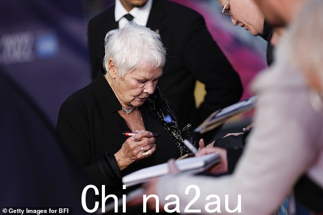 Candid:这位 88 岁的女演员去年出现在 BBC 的 Louis Theroux 节目中,承认自己的视力不好,坦诚地谈论了她的健康之战