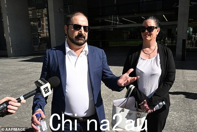 16 岁少年的父母(如图,左父亲 Michael Stewart 和右母亲 Kerri-Lynn Stewart)表示,他们将“永远不会原谅”青少年杀手