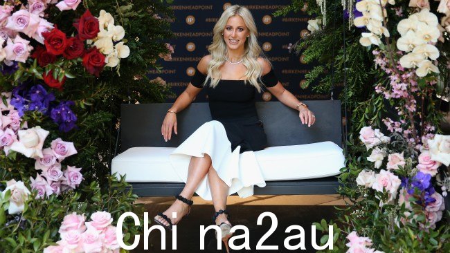 澳大利亚悉尼 - 8 月 1 日:Roxy Jacenko 抵达伯肯黑德角奥特莱斯中心高端购物中心Precinct 于 2017 年 8 月 1 日在澳大利亚悉尼启动。 (唐·阿诺德/盖蒂图片社拍摄)