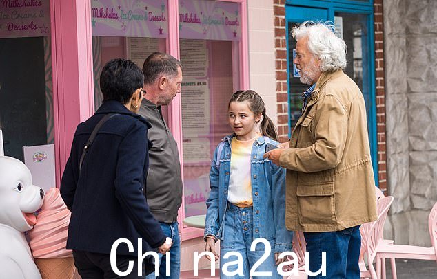 震惊:比尔告诉 Dom 将如何向 Stu 暗示,如果他给他 10,000 英镑来结清信用卡账单,那么他将从 Eliza 的生活中消失