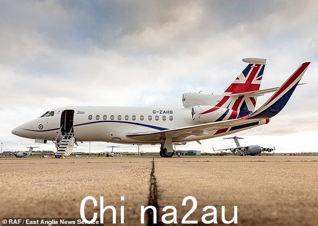 双引擎 Envoy IV 在 9,700 英尺高度以 260 英里每小时的速度飞行时险些脱险