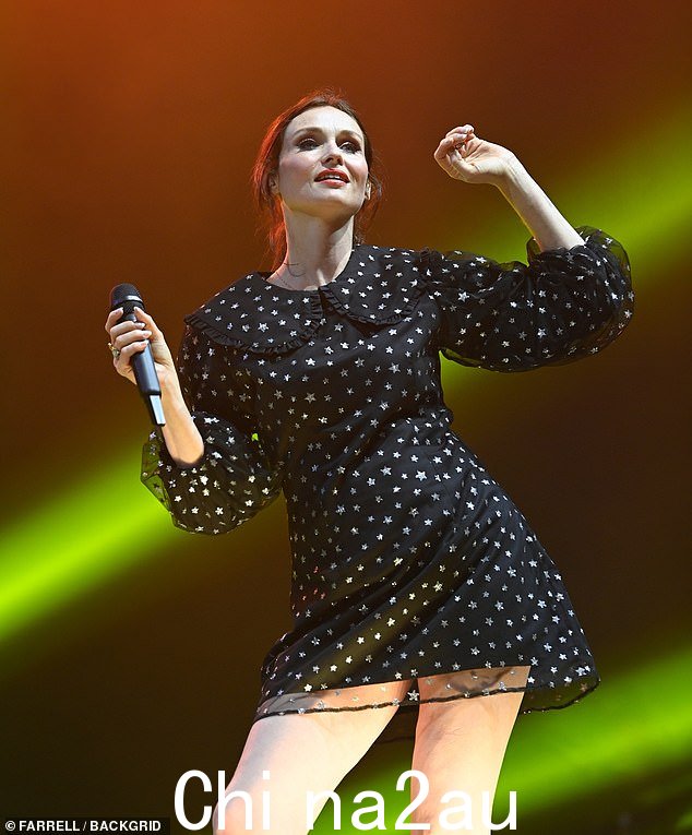 事件:Sophie Ellis Bextor 周五在 Blackpool Lights Switch 2023 现场表演,然后她才真正拉动了标志性照明装置上的柱塞