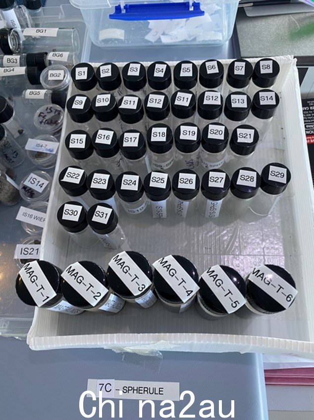 从太平洋回收的 50 个铁球(上图)在伯克利实验室进行了分析。它们被证明是“异常”