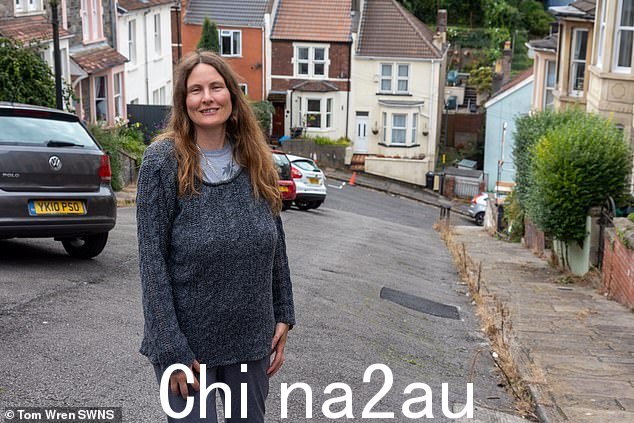 环境顾问 Kath Haddow,49 岁,在街上住了 20 年,从不开车上路,因为她担心离合器会烧坏