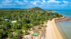 昆士兰州一块 88 公顷的土地正在出售，拥有两公里长的私人海滩，要价为 1500 万澳元。