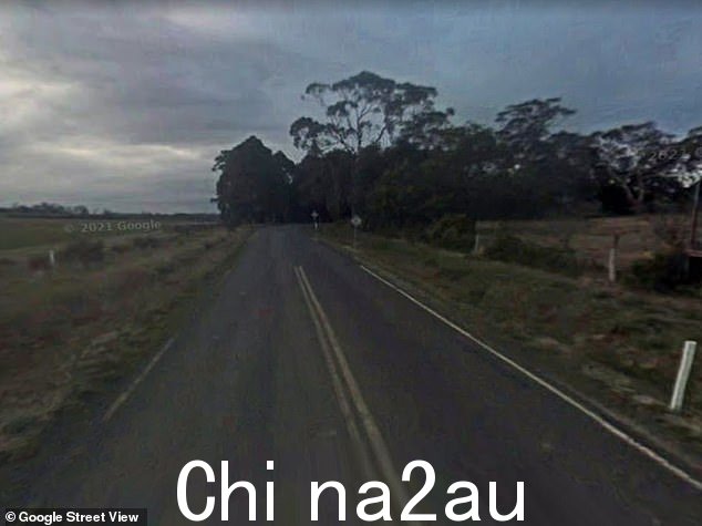 如图:Crows Road 和 Russells Lane 交叉口的事故现场