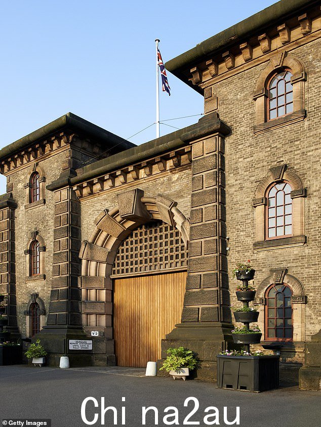 HMP Wandsworth 如图所示。嫌疑人的辩护律师表示,旺兹沃思监狱容量严重过剩,无法满足安全关押他的最低要求