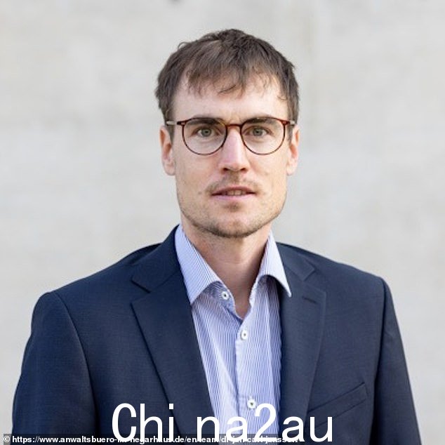 辩护律师 Jan-Carl Janssen 成功辩称,由于监狱系统的状况,他的当事人不应该被引渡到英国