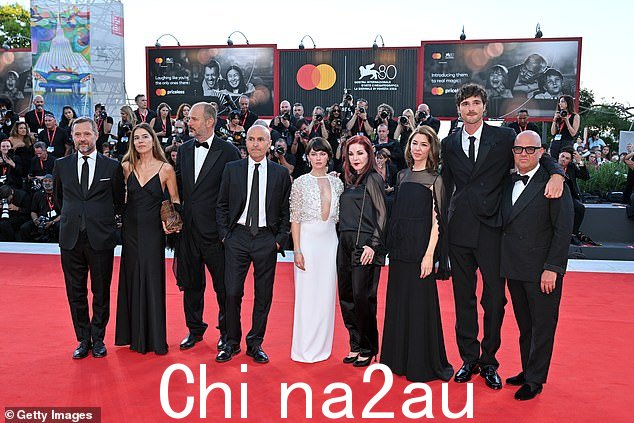 红毯阵容已于七月下旬宣布,就在演员工会罢工几周后,罢工的其中一项规定是,任何演员都不能宣传他们制作的任何电影一家受打击的公司