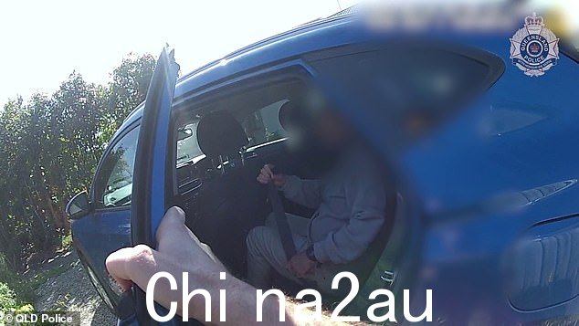 警方记录了逮捕这些男子的镜头,这些男子将于本月晚些时候和十月出庭