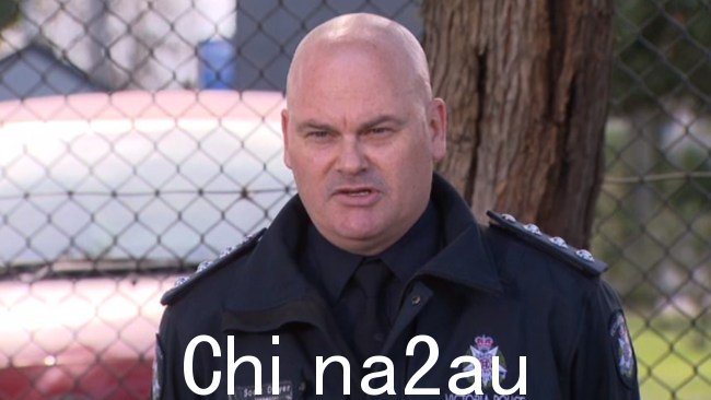 维多利亚州警察督察斯科特·德怀尔 (Scott Dwyer) 周四告诉记者,已经逮捕了一名嫌疑人,预计年内还会有更多人被捕。小时和天。