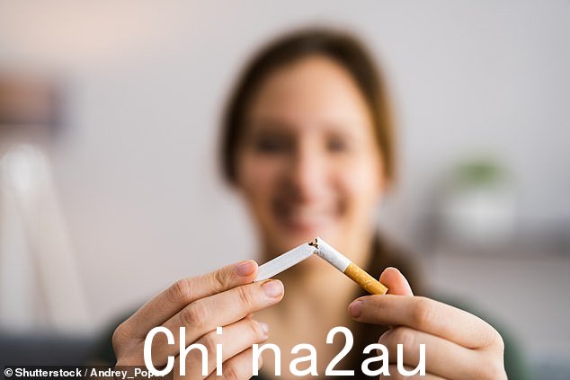 澳大利亚统计局本周发布的新数据显示,根据银行交易数据(库存图片),截至 7 月份的一年中,酒精饮料和烟草支出下降了 4%