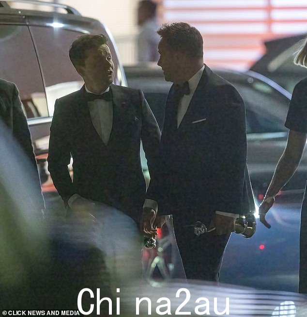 带回家的东西:尽管 Anne-Marie 缺席,Ant 仍然表现得很好,他与 Dec 和 Ali 聊天、开玩笑,同时两人手里都拿着奖杯