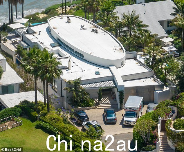 7 月,鲍姆加特纳被法院命令腾出这对前夫妇价值 1.45 亿美元的豪华加州豪宅