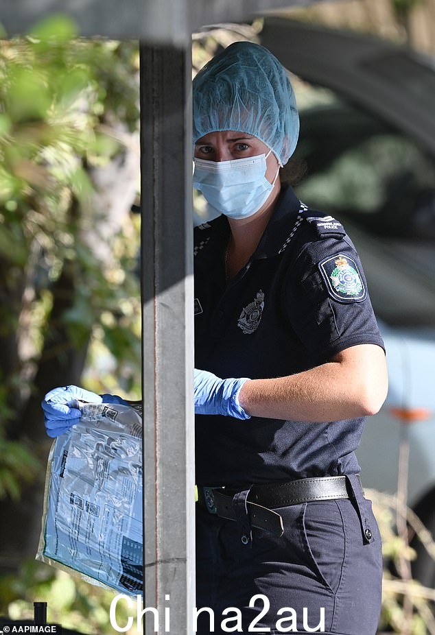 周三,警方在南卡布尔彻发生一起疑似凶杀案现场,一名男子颈部受伤后死亡