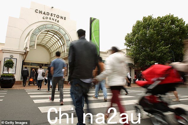 周五,一名工人在墨尔本 Chadstone 购物中心的一个建筑工地发生恐怖事故被困(库存图片)