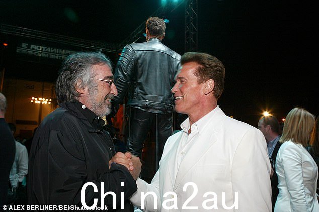 邦德:杰克和阿诺德于 2003 年 6 月在韦斯特伍德合影