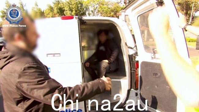 警方表示，此次逮捕凸显了对儿童进行网络安全教育的重要性。图片：新南威尔士州警方。​​