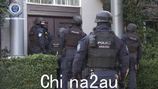 新南威尔士州警方在全州范围内针对虐待儿童内容和网上诱骗行为的打击行动中逮捕了 19 名男子。图片:新南威尔士州警方。