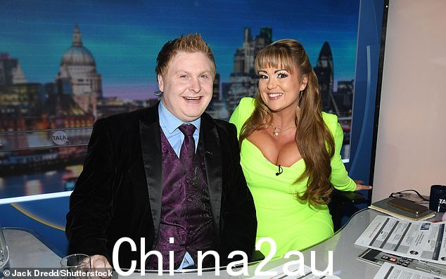 投诉:Danielle 现在在 Talk TV 工作,与 Andre Walker 一起主持周六晚间谈话节目,但她透露她曾有观众抱怨她的胸部